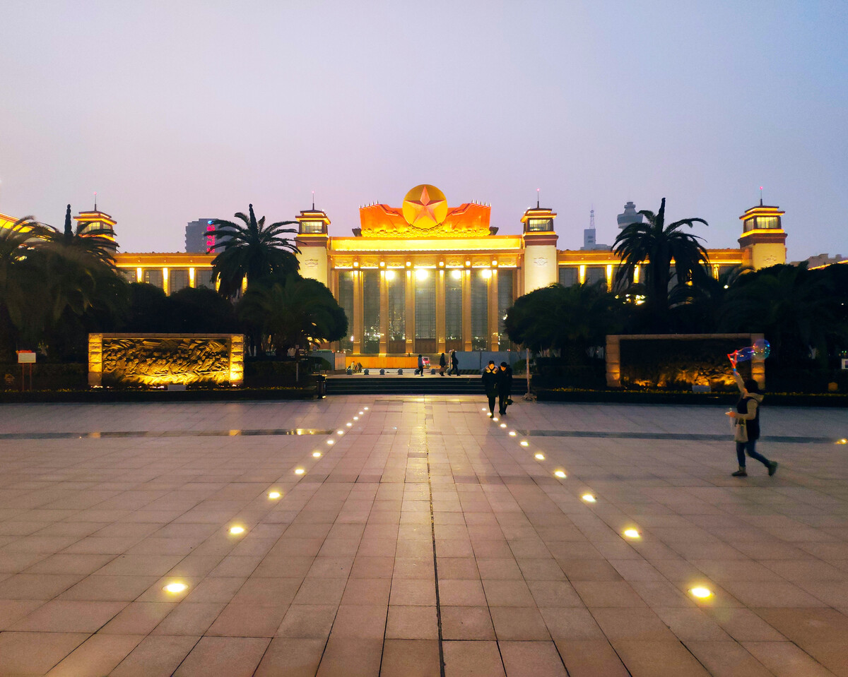 南昌八一广场 历史与现代化的交汇点